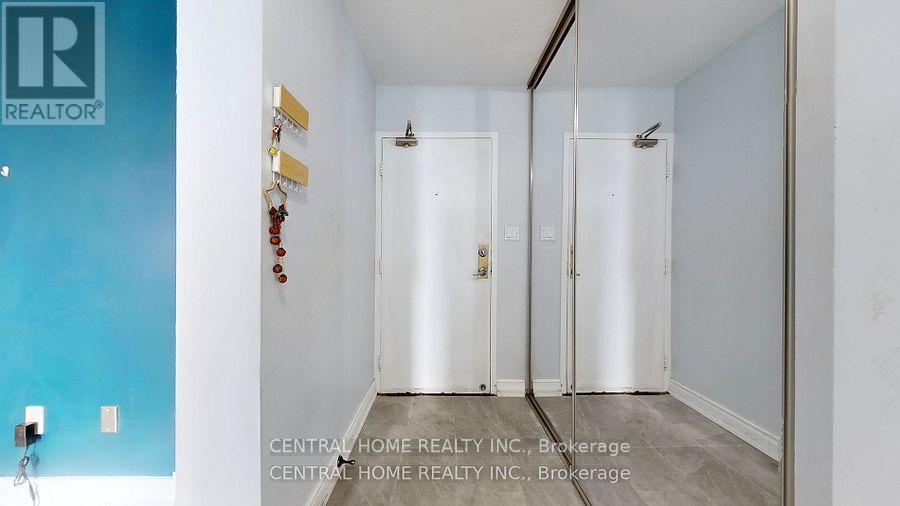 Photo 7 of 715 5 Shady Golfway, Toronto ON