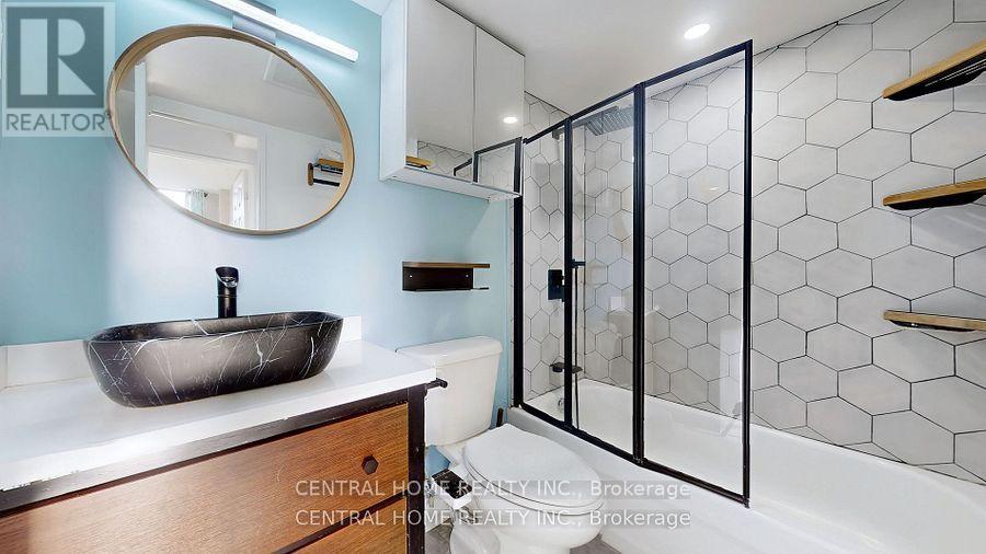 Photo 8 of 715 5 Shady Golfway, Toronto ON