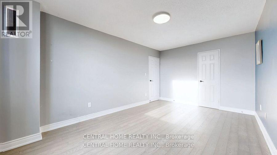 Photo 9 of 715 5 Shady Golfway, Toronto ON