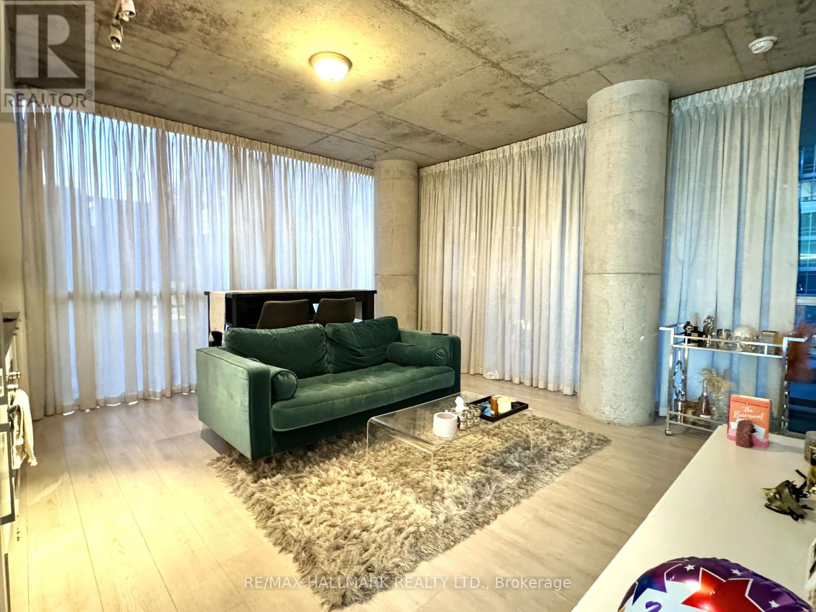 Photo 4 of 417 478 King Street W, Toronto ON