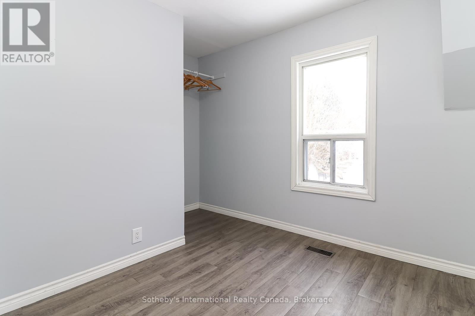 Photo 13 of 58 Cedar Street, Collingwood ON