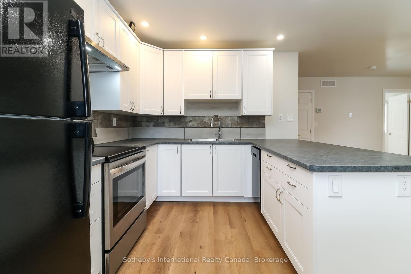 Photo 16 of 58 Cedar Street, Collingwood ON