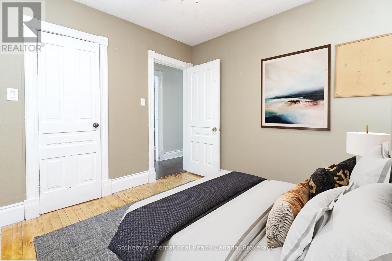 Photo 11 of 58 Cedar Street, Collingwood ON