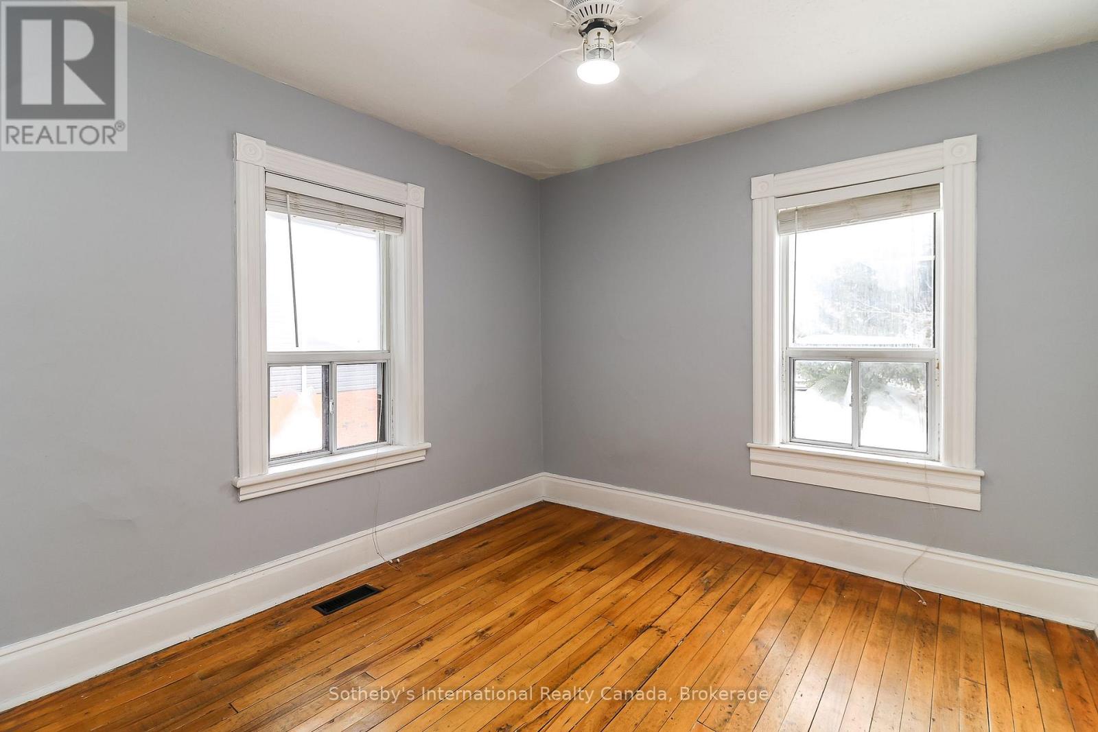 Photo 14 of 58 Cedar Street, Collingwood ON