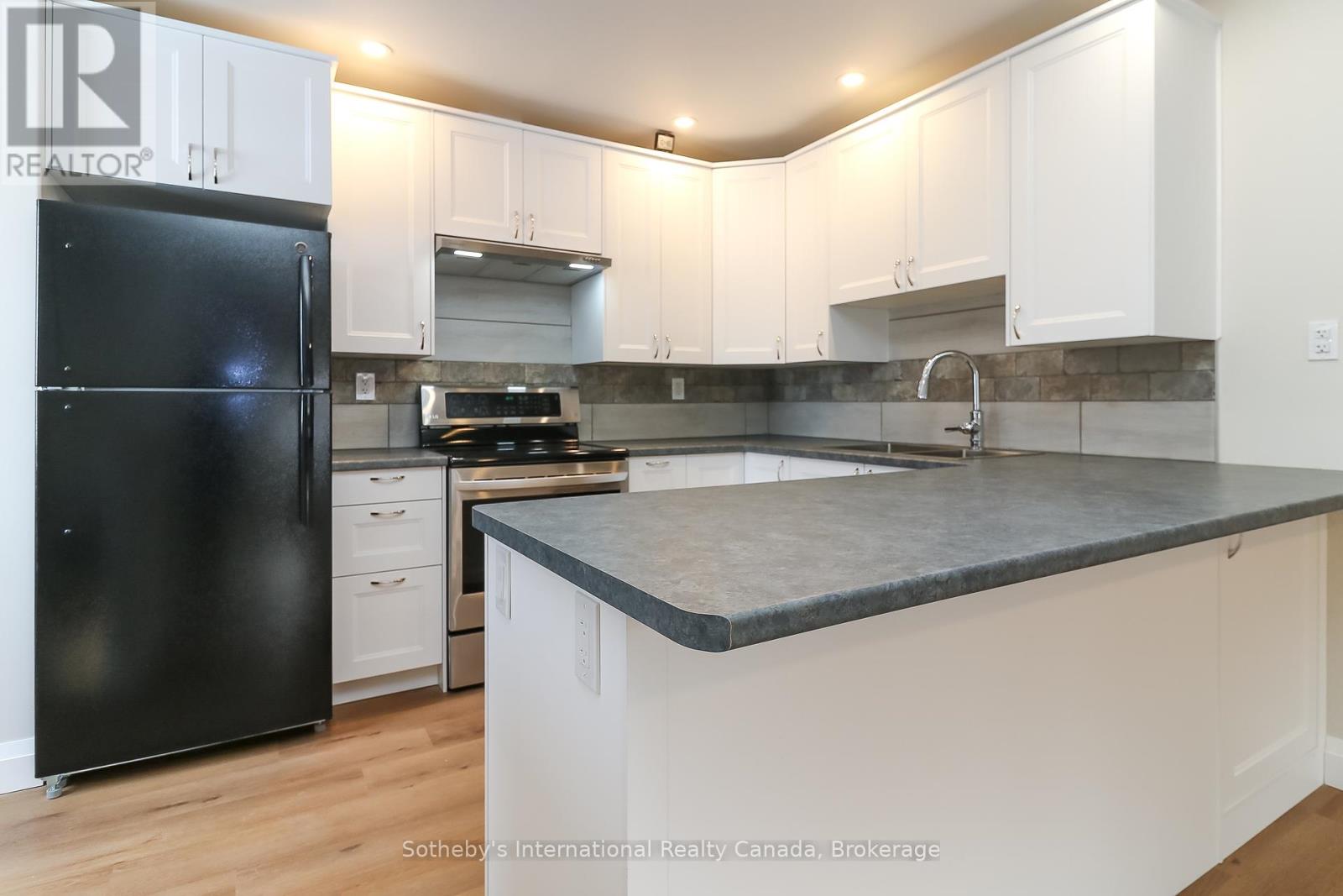 Photo 17 of 58 Cedar Street, Collingwood ON