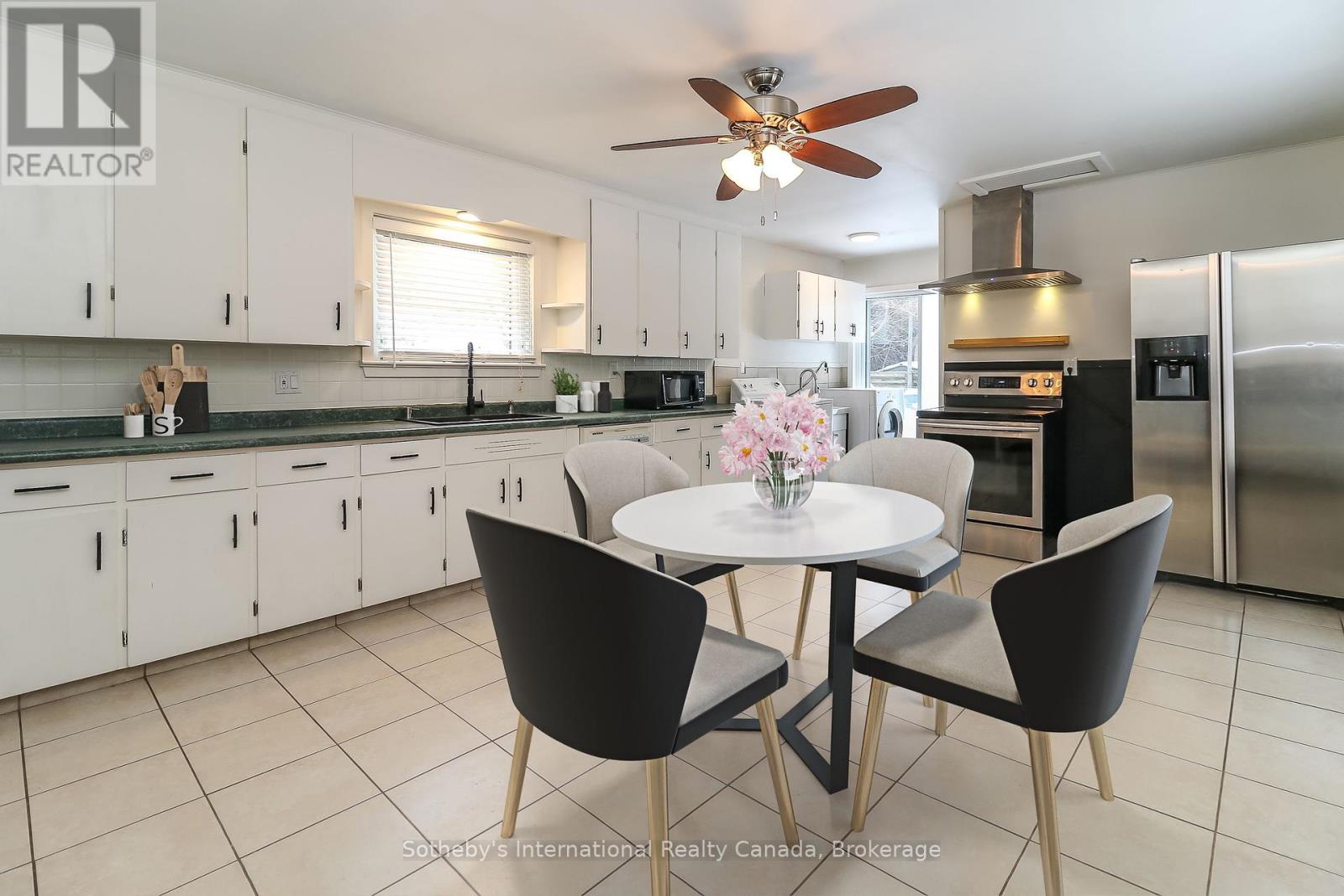 Photo 5 of 58 Cedar Street, Collingwood ON