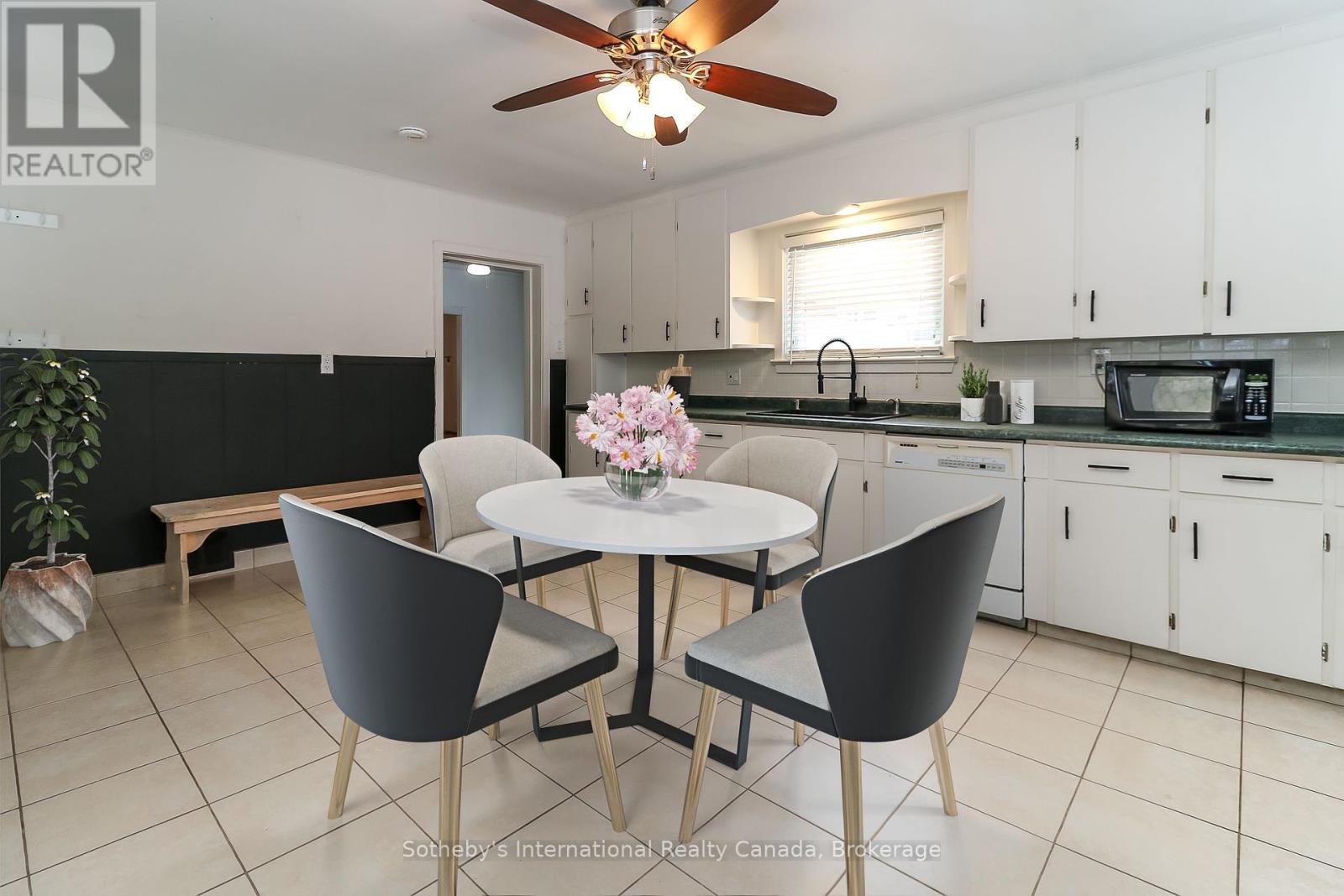 Photo 4 of 58 Cedar Street, Collingwood ON