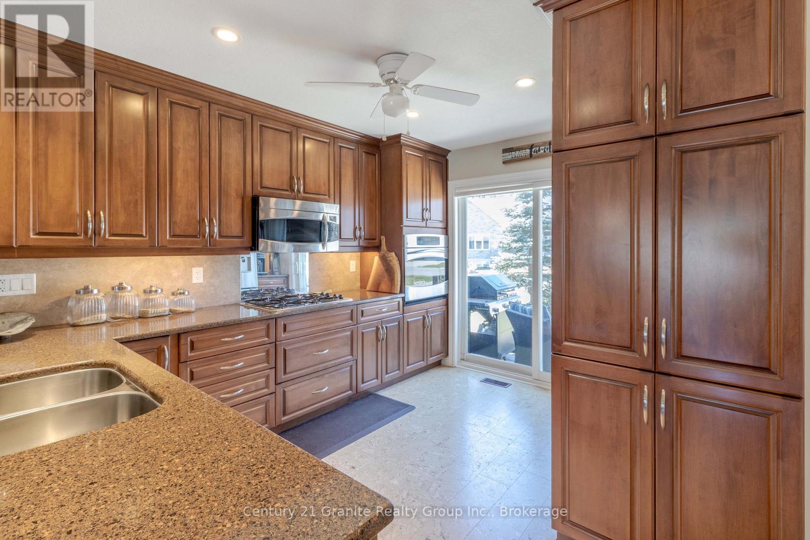 Photo 16 of 44 Webb Circle, Dysart Et Al ON