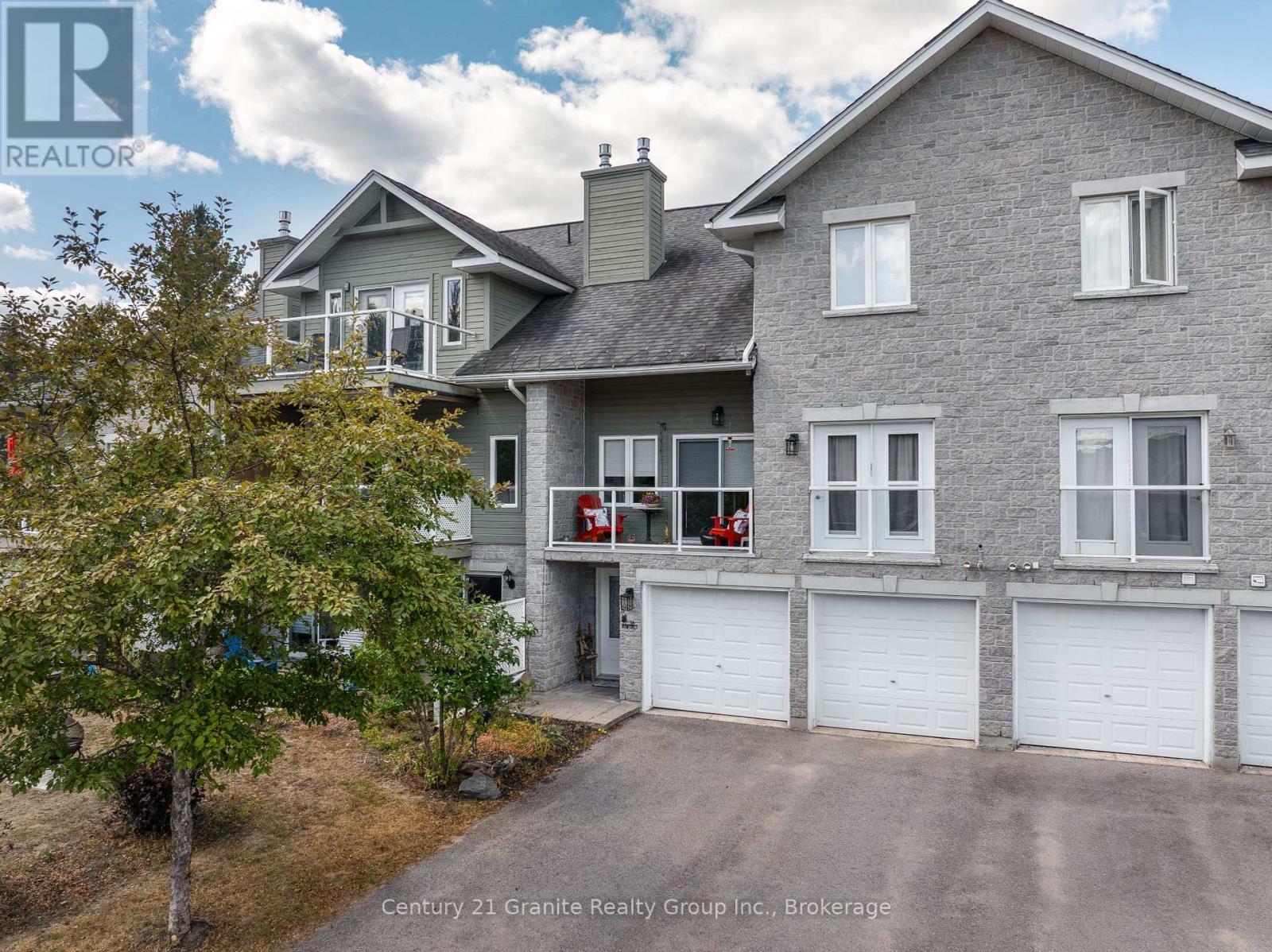 Photo 10 of 44 Webb Circle, Dysart Et Al ON