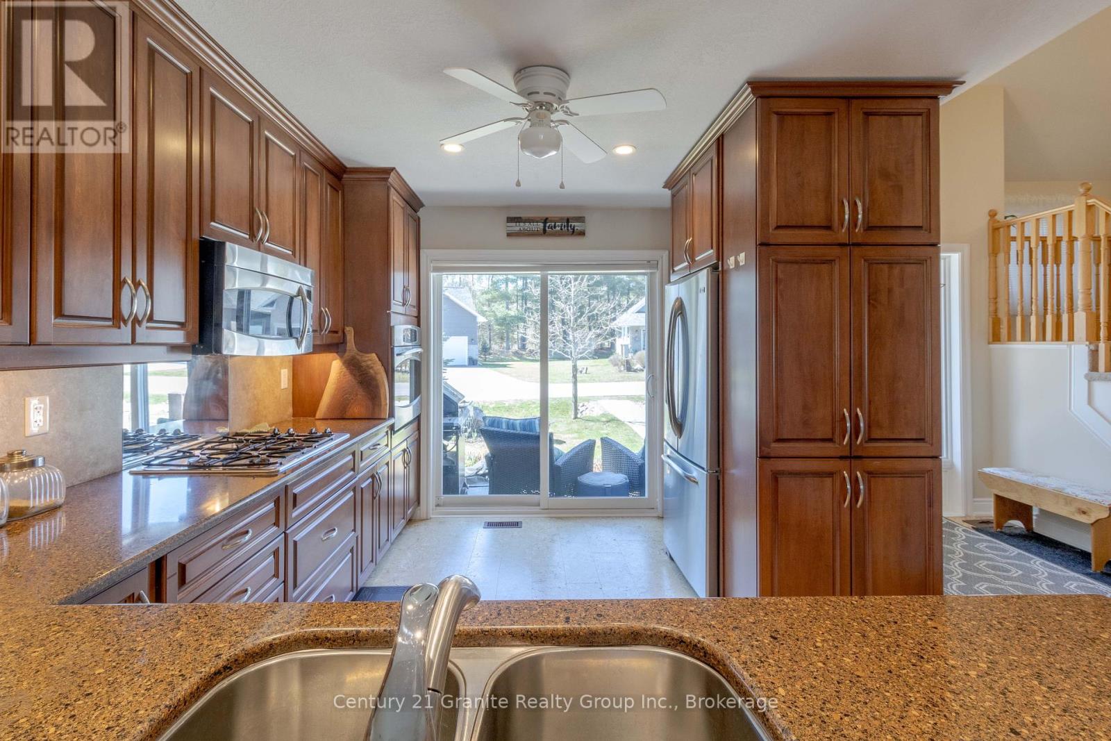Photo 29 of 44 Webb Circle, Dysart Et Al ON