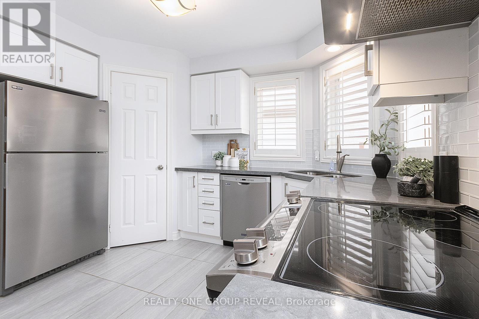 Photo 12 of 1003 Catskill Drive, Oshawa ON