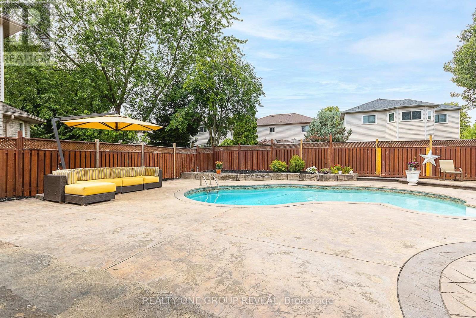 Photo 6 of 1003 Catskill Drive, Oshawa ON