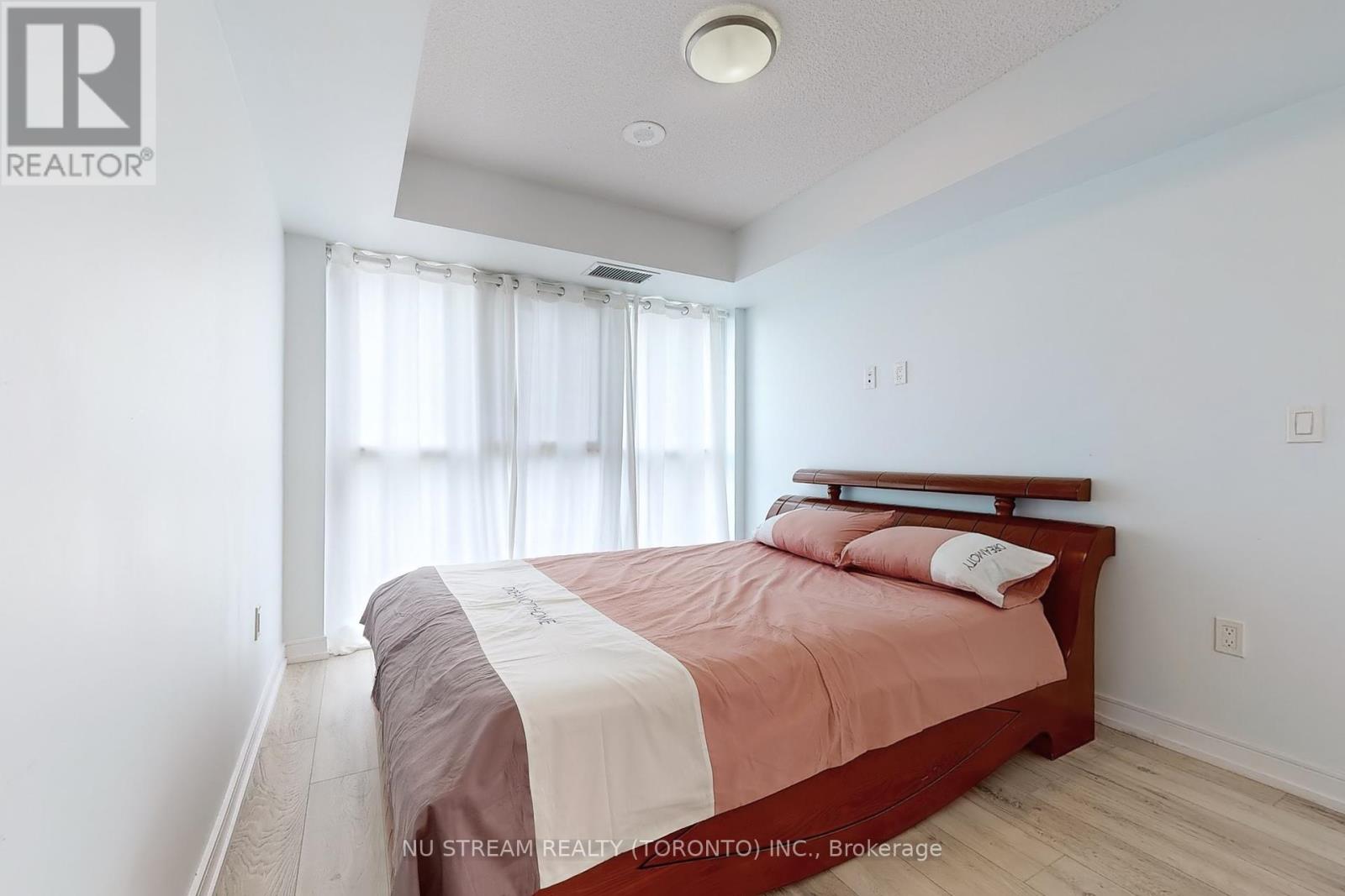 Photo 17 of 2403 225 Village Green Square, Toronto ON