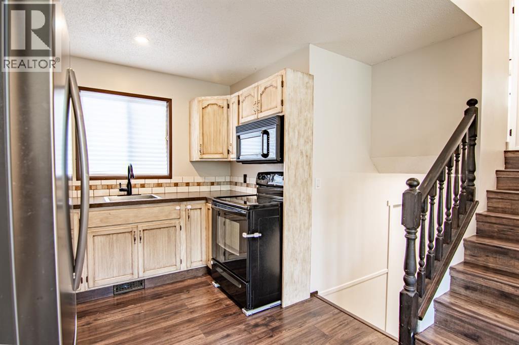 Photo 8 of 135 Rutherford Drive, Red Deer AB