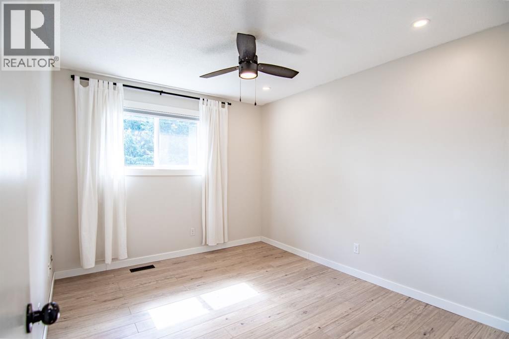 Photo 9 of 135 Rutherford Drive, Red Deer AB