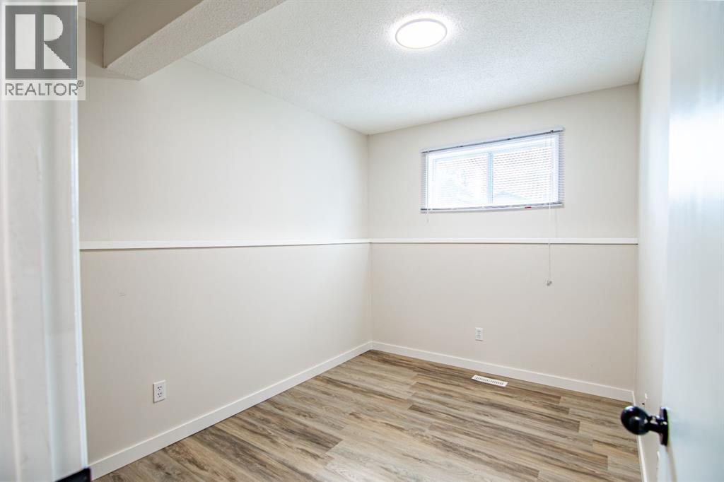 Photo 18 of 135 Rutherford Drive, Red Deer AB