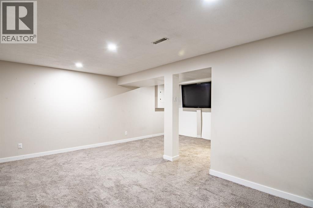 Photo 22 of 135 Rutherford Drive, Red Deer AB
