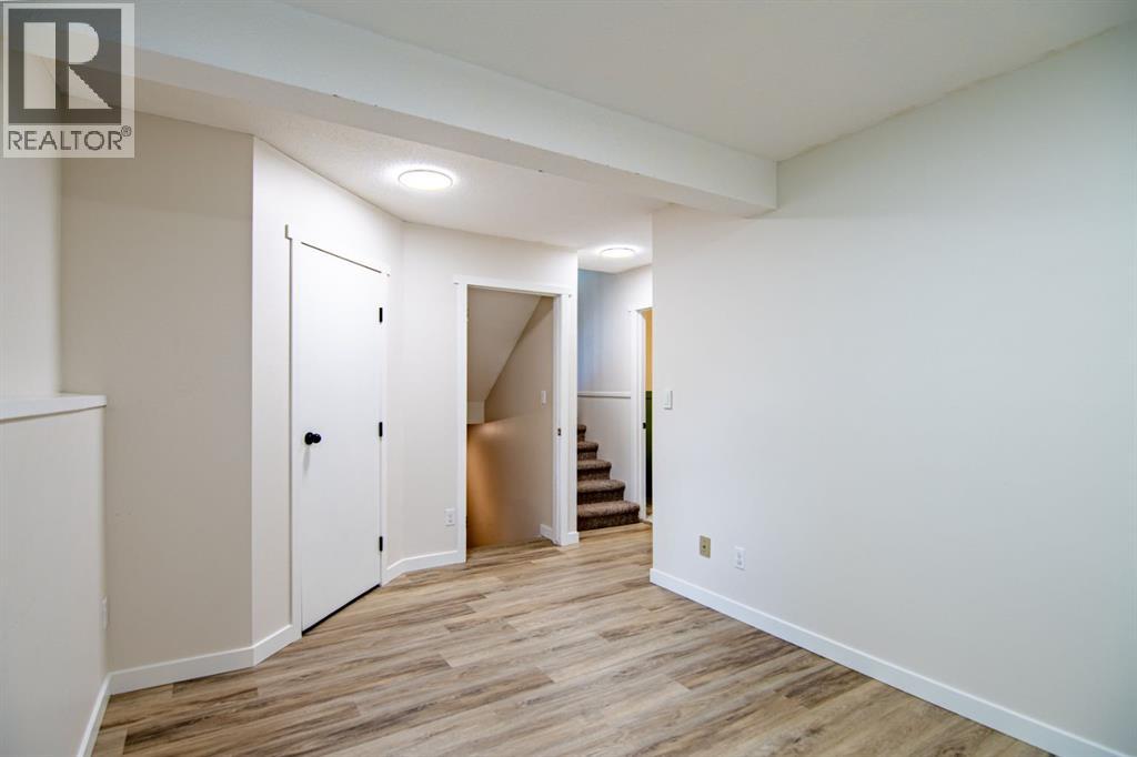 Photo 17 of 135 Rutherford Drive, Red Deer AB