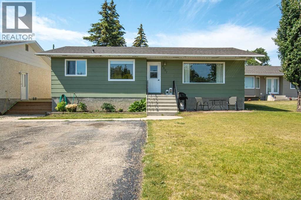 Photo 1 of 9507 98 Street, Sexsmith AB