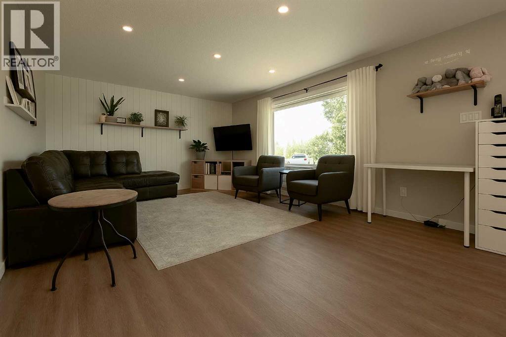 Photo 5 of 9507 98 Street, Sexsmith AB