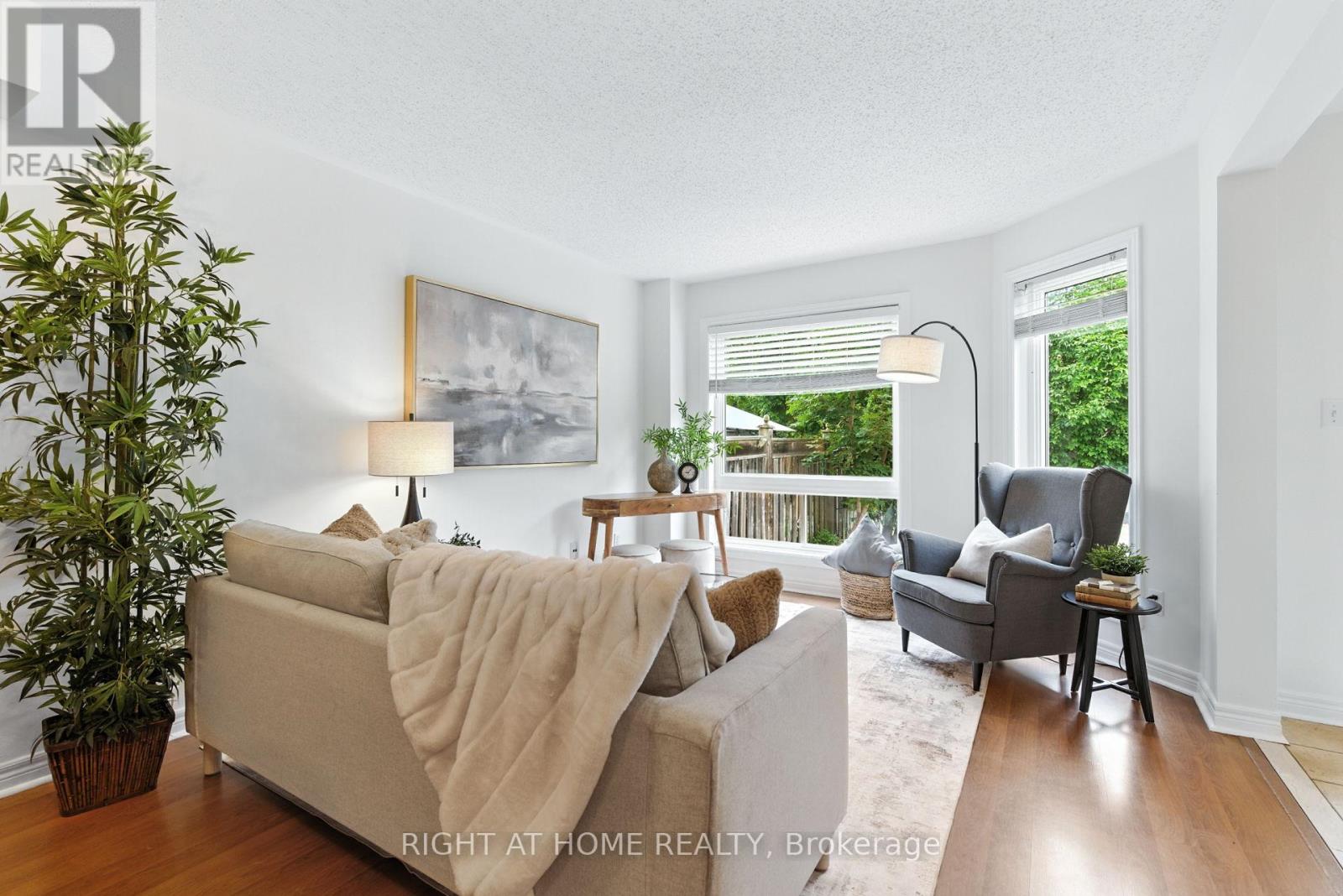 Photo 11 of 61 Corianne Avenue, Whitby ON