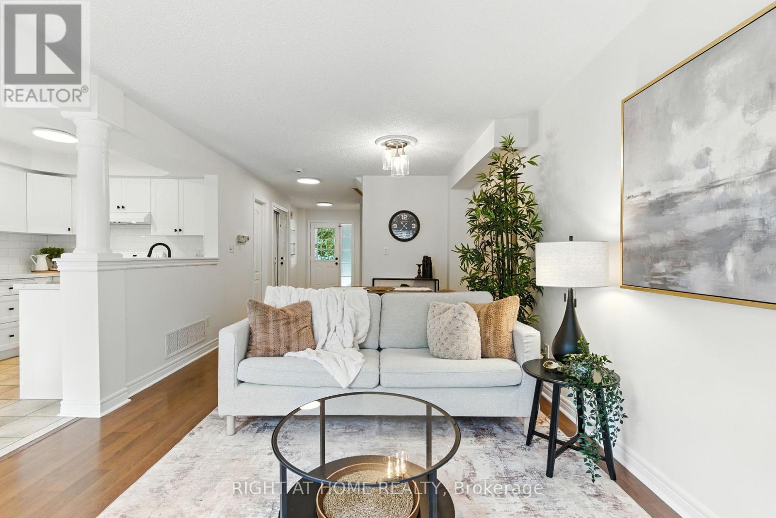 Photo 12 of 61 Corianne Avenue, Whitby ON