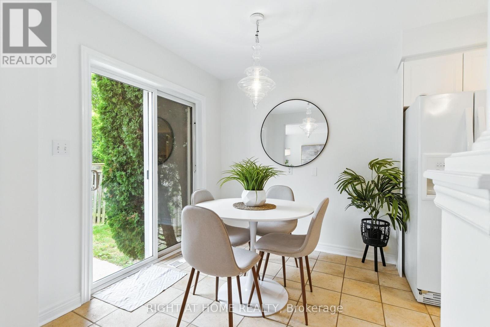 Photo 14 of 61 Corianne Avenue, Whitby ON
