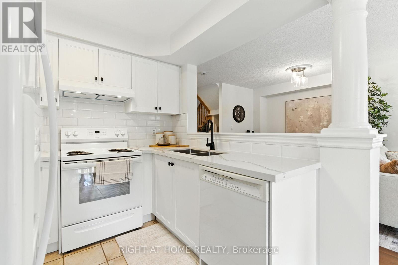 Photo 19 of 61 Corianne Avenue, Whitby ON