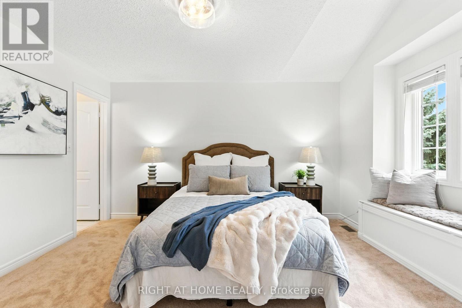 Photo 24 of 61 Corianne Avenue, Whitby ON