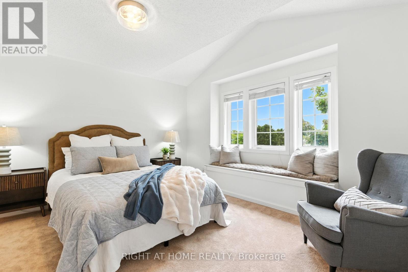 Photo 25 of 61 Corianne Avenue, Whitby ON