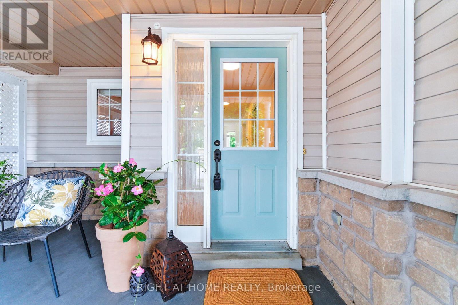 Photo 3 of 61 Corianne Avenue, Whitby ON