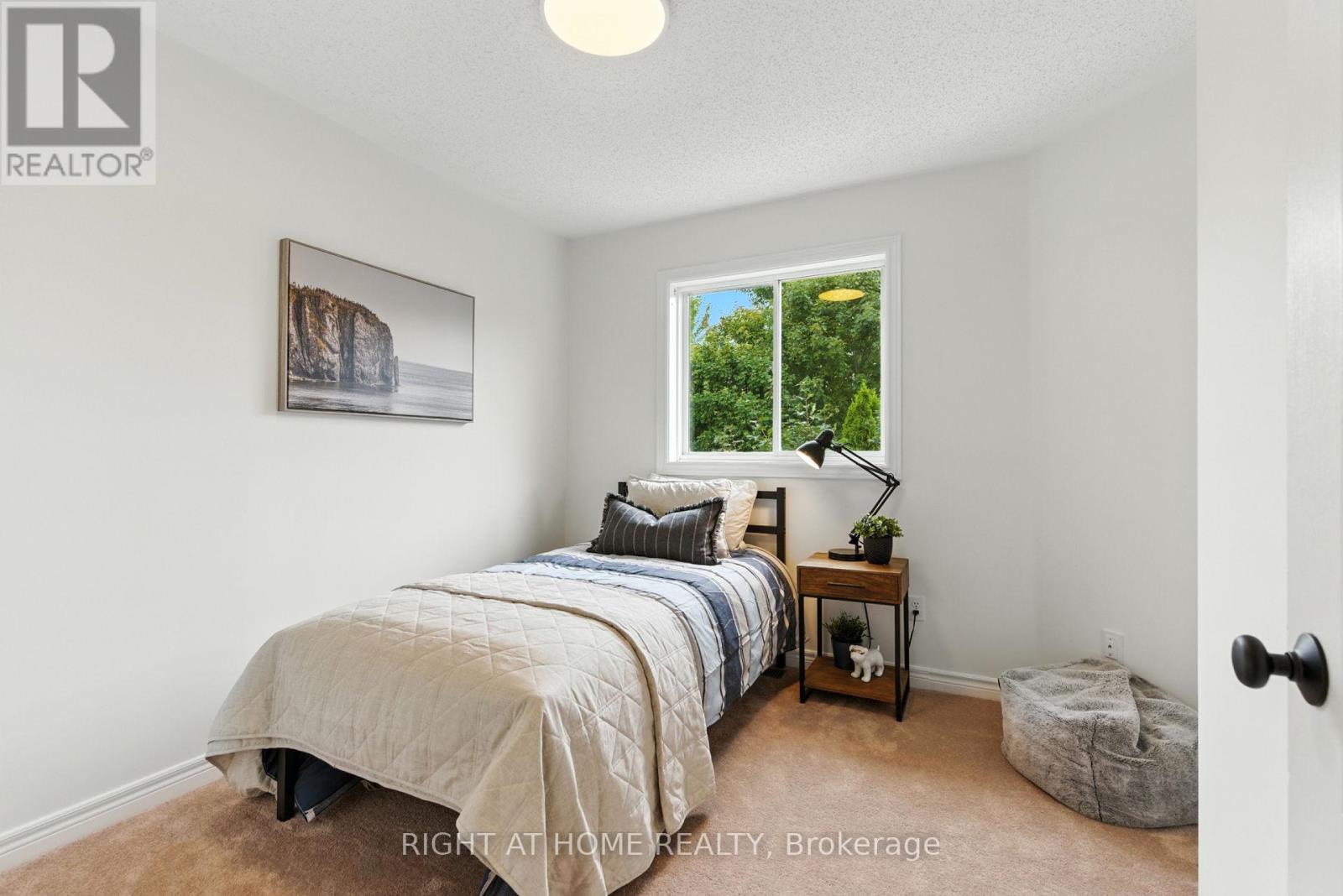 Photo 34 of 61 Corianne Avenue, Whitby ON