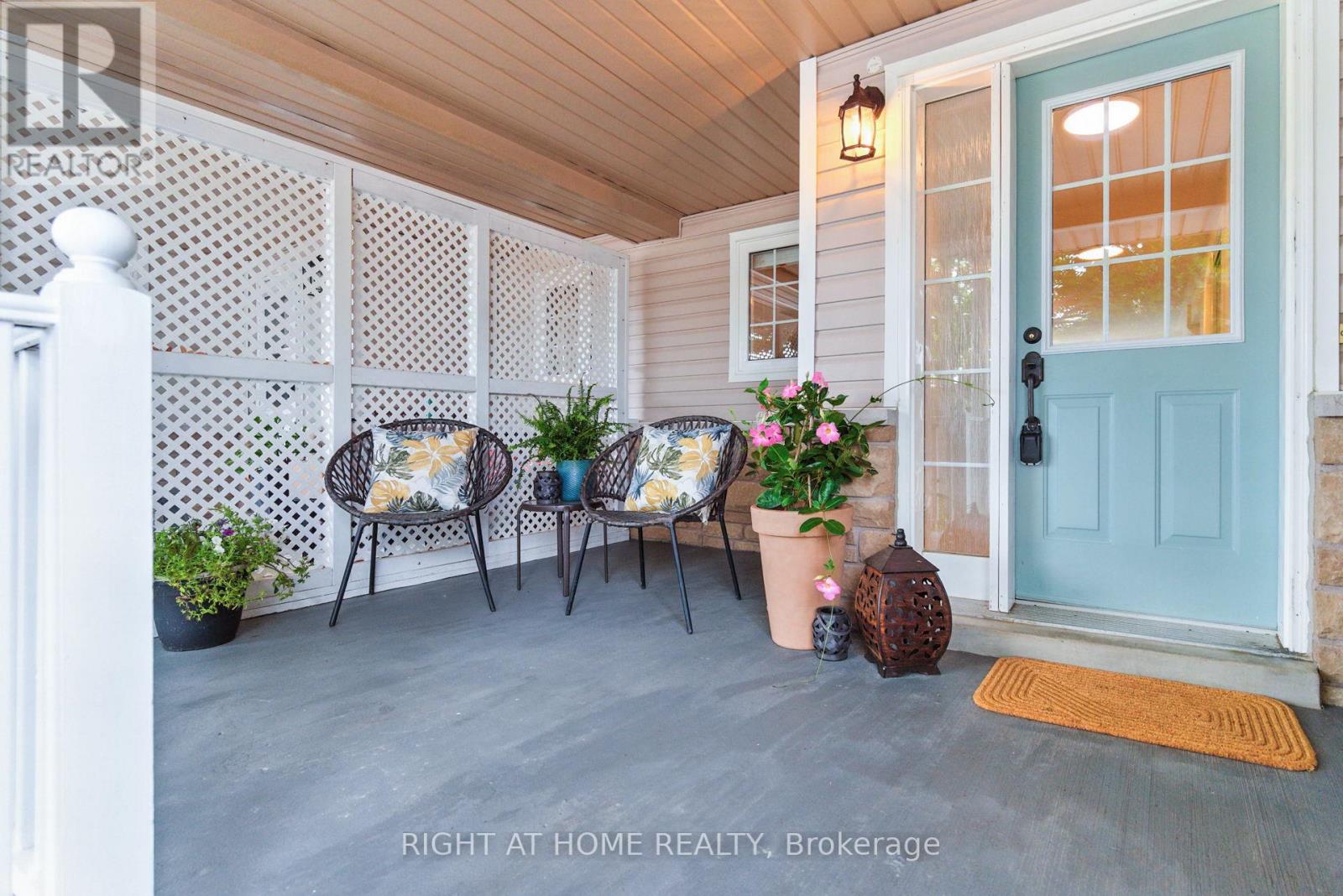 Photo 4 of 61 Corianne Avenue, Whitby ON
