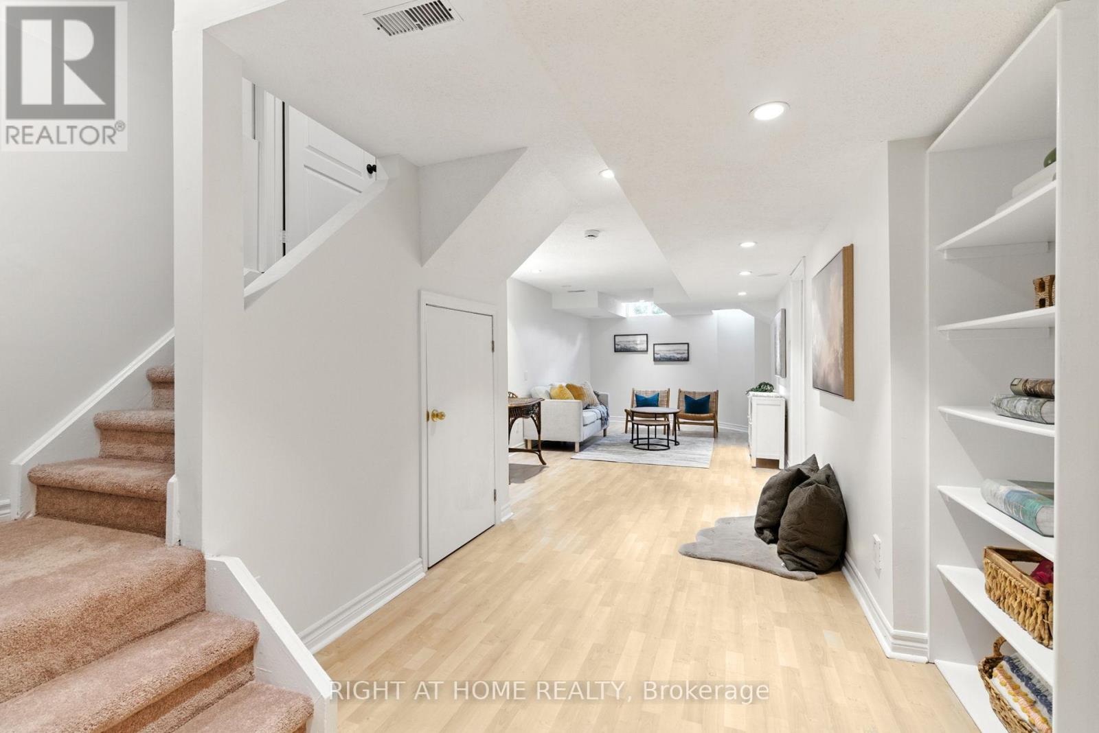 Photo 40 of 61 Corianne Avenue, Whitby ON
