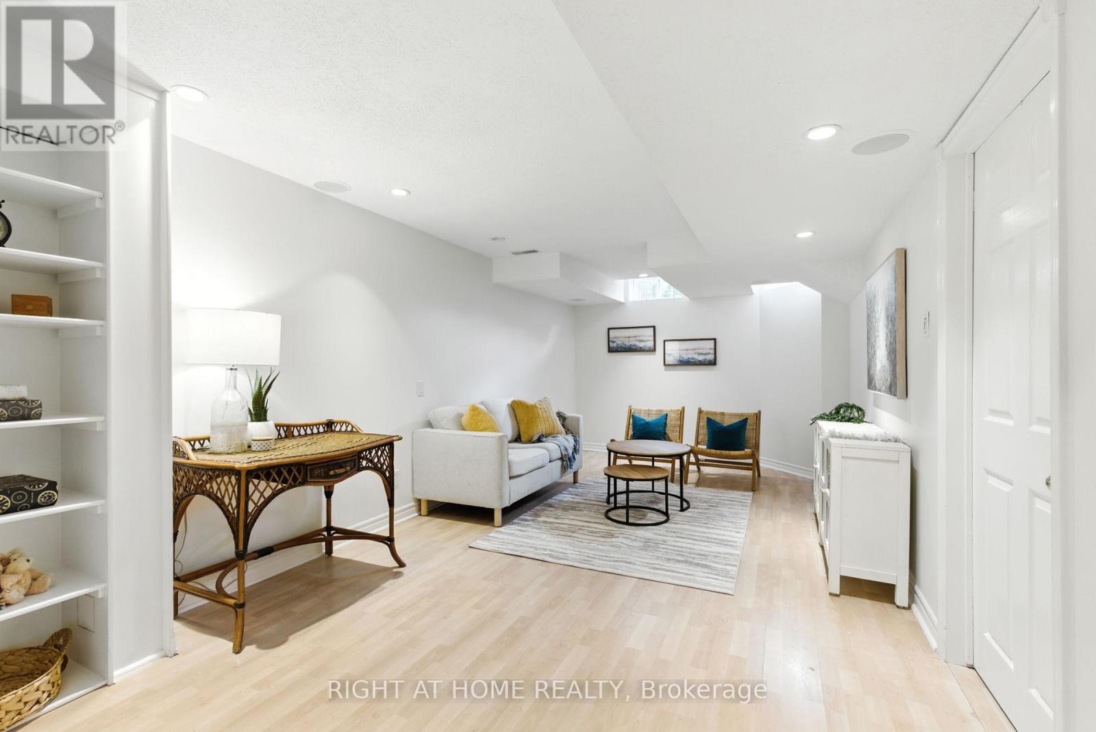 Photo 41 of 61 Corianne Avenue, Whitby ON