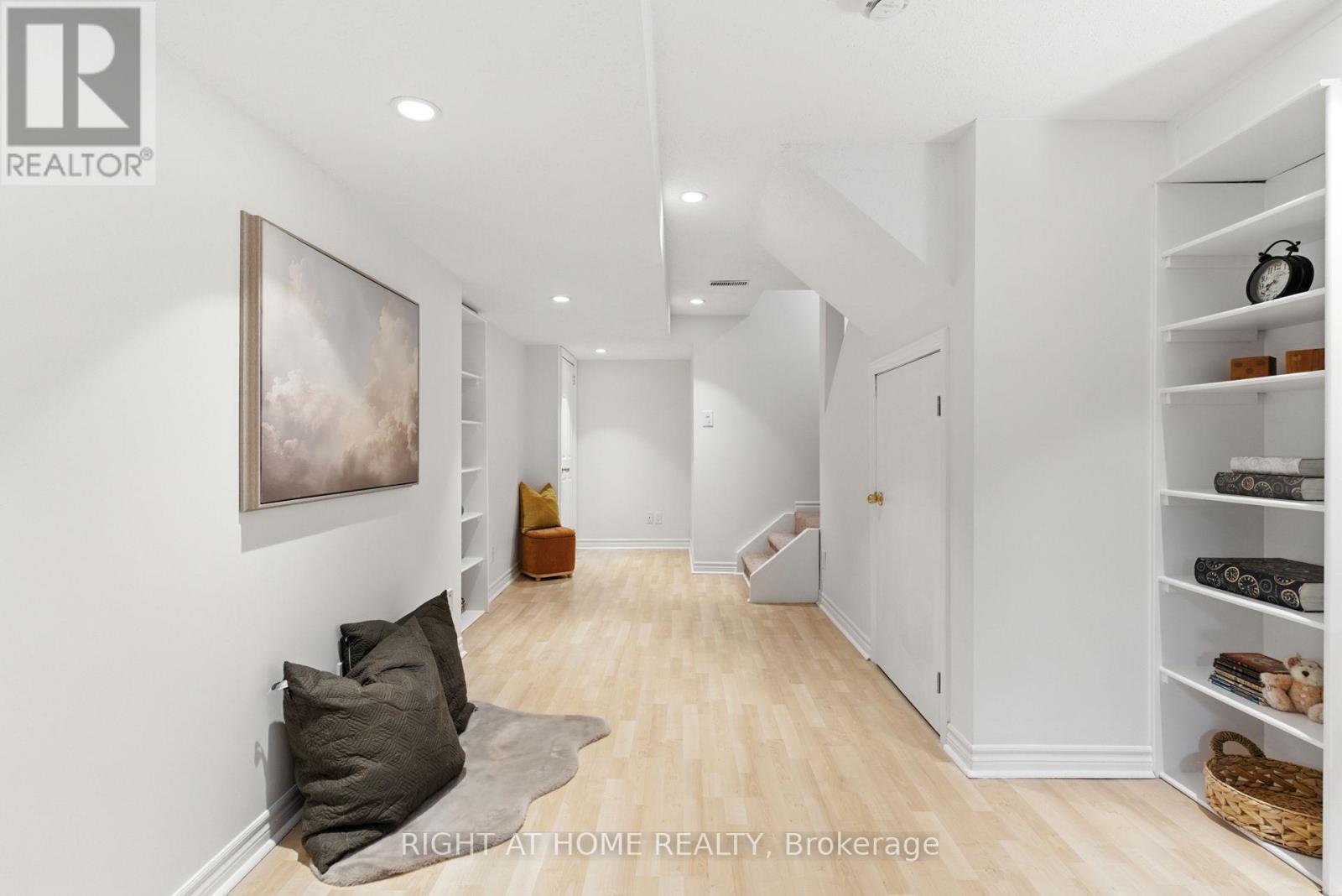 Photo 46 of 61 Corianne Avenue, Whitby ON