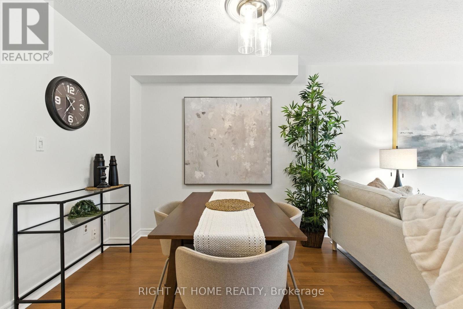 Photo 8 of 61 Corianne Avenue, Whitby ON