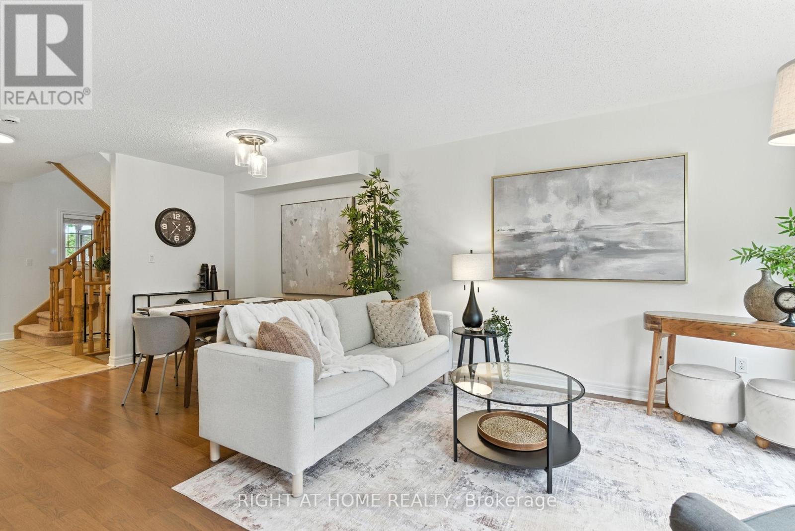 Photo 9 of 61 Corianne Avenue, Whitby ON