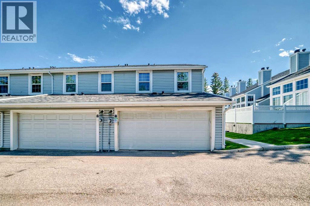 Single Family House for Sale in   Berwick Crescent NW Beddington Heights Calgary 