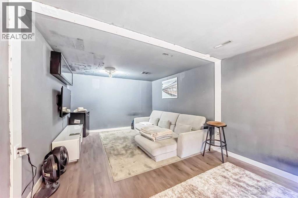 Single Family House for Sale in   Berwick Crescent NW Beddington Heights Calgary 