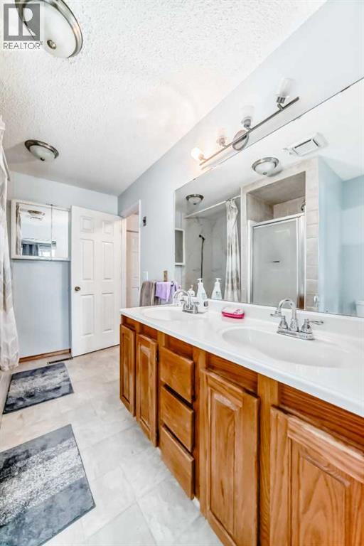 Single Family House for Sale in   Berwick Crescent NW Beddington Heights Calgary 