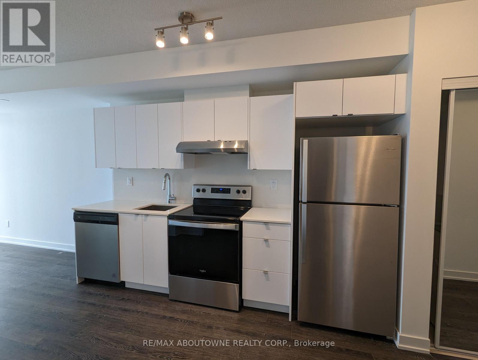Photo 10 of 301 3210 Dakota Common, Burlington ON