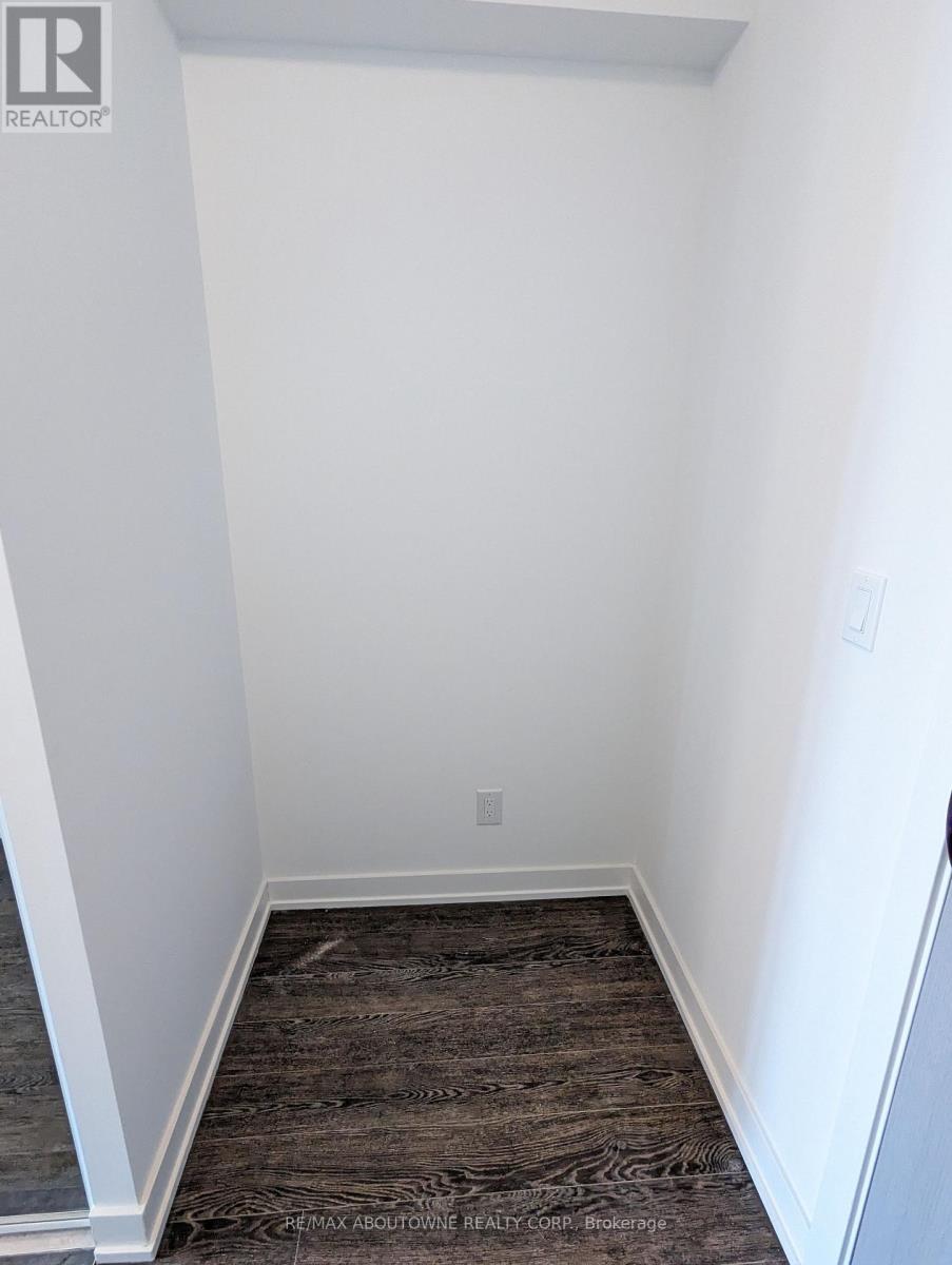 Photo 13 of 301 3210 Dakota Common, Burlington ON