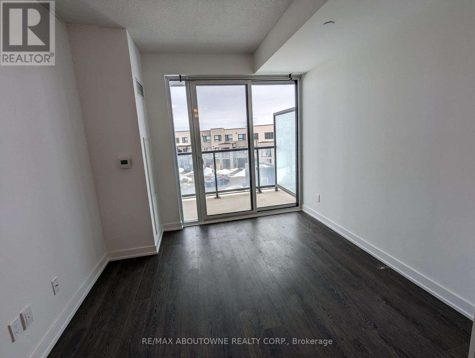 Photo 6 of 301 3210 Dakota Common, Burlington ON