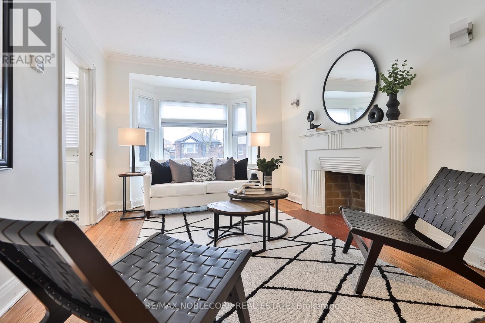 Photo 19 of 16 Little Boulevard, Toronto ON