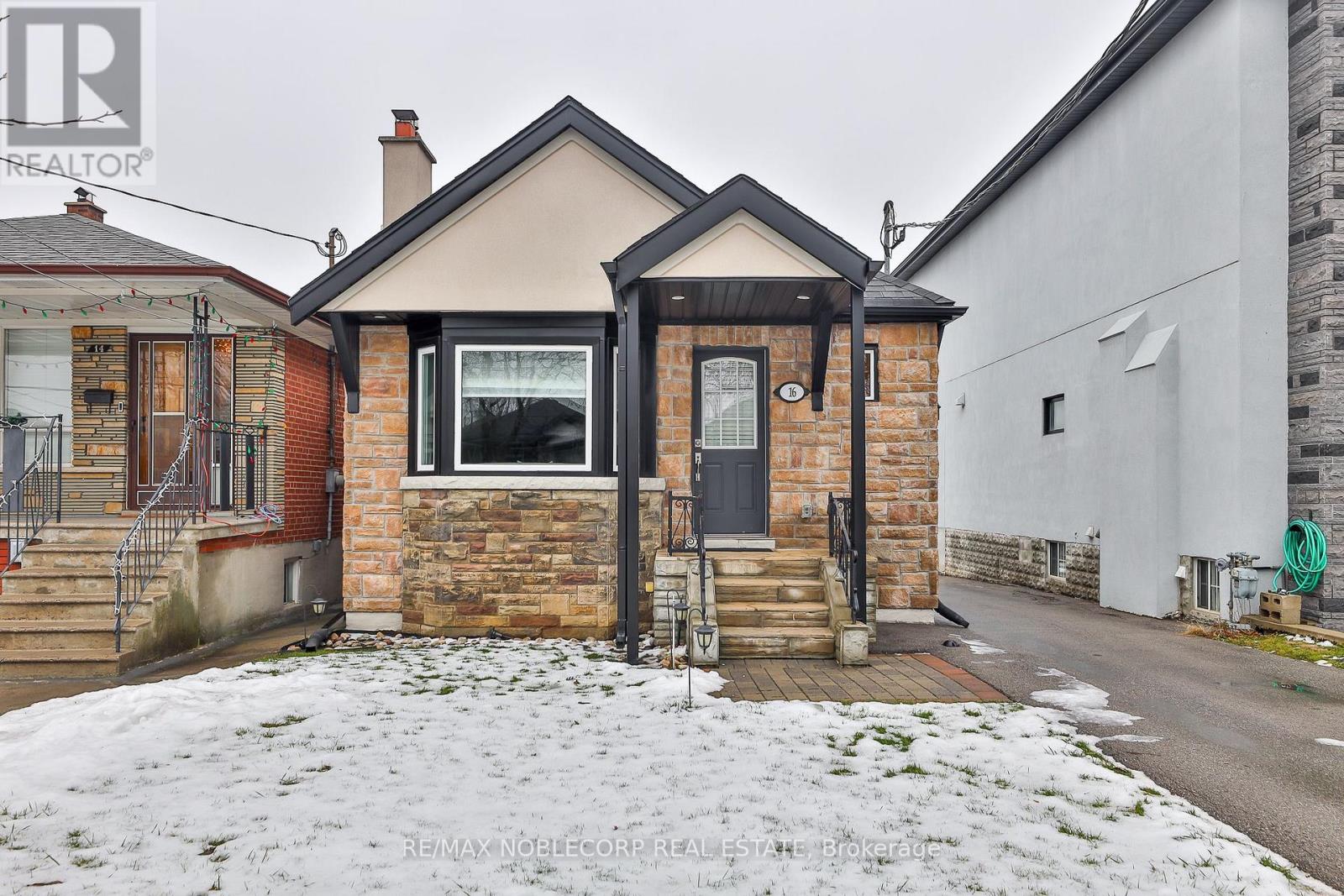 Photo 6 of Lower 16 Little Boulevard, Toronto ON