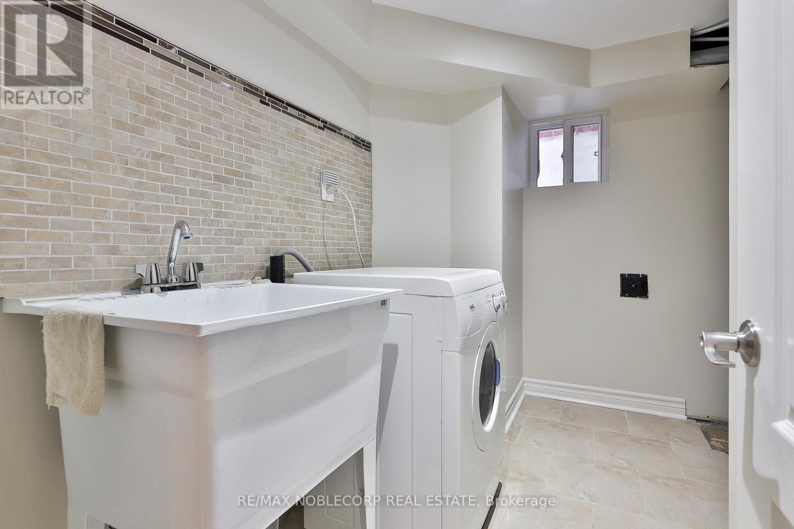 Photo 11 of Lower 16 Little Boulevard, Toronto ON