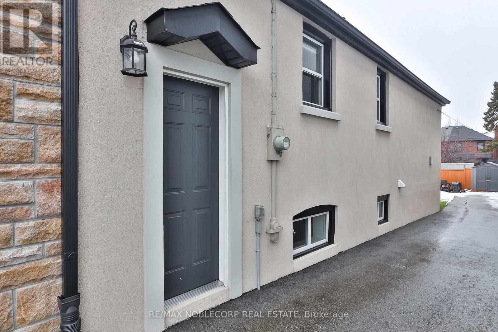 Photo 12 of Lower 16 Little Boulevard, Toronto ON