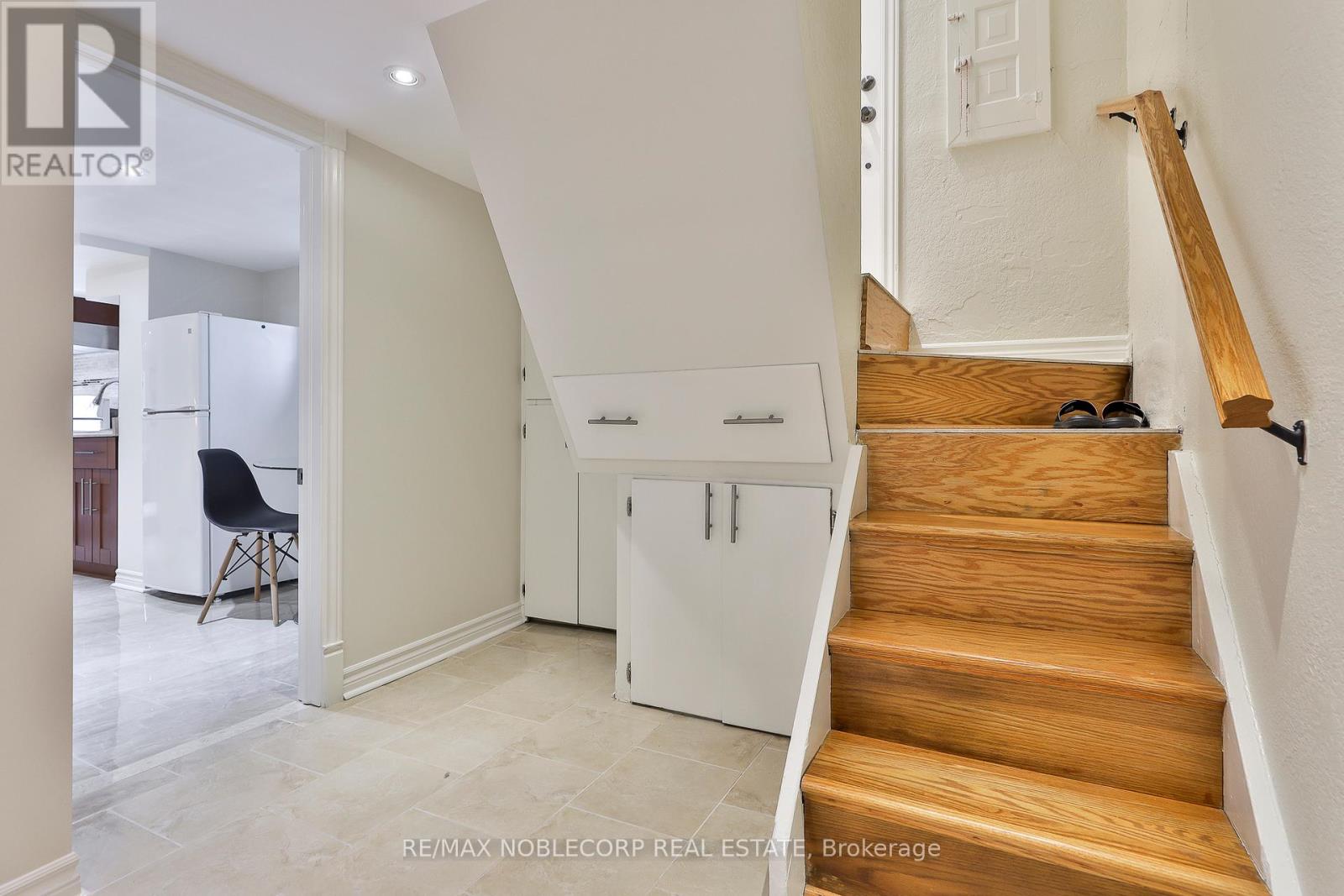 Photo 13 of Lower 16 Little Boulevard, Toronto ON