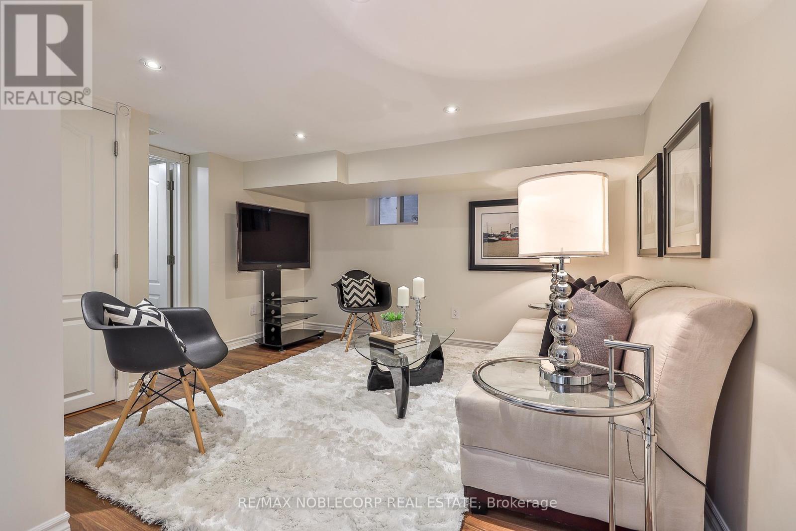 Photo 17 of Lower 16 Little Boulevard, Toronto ON